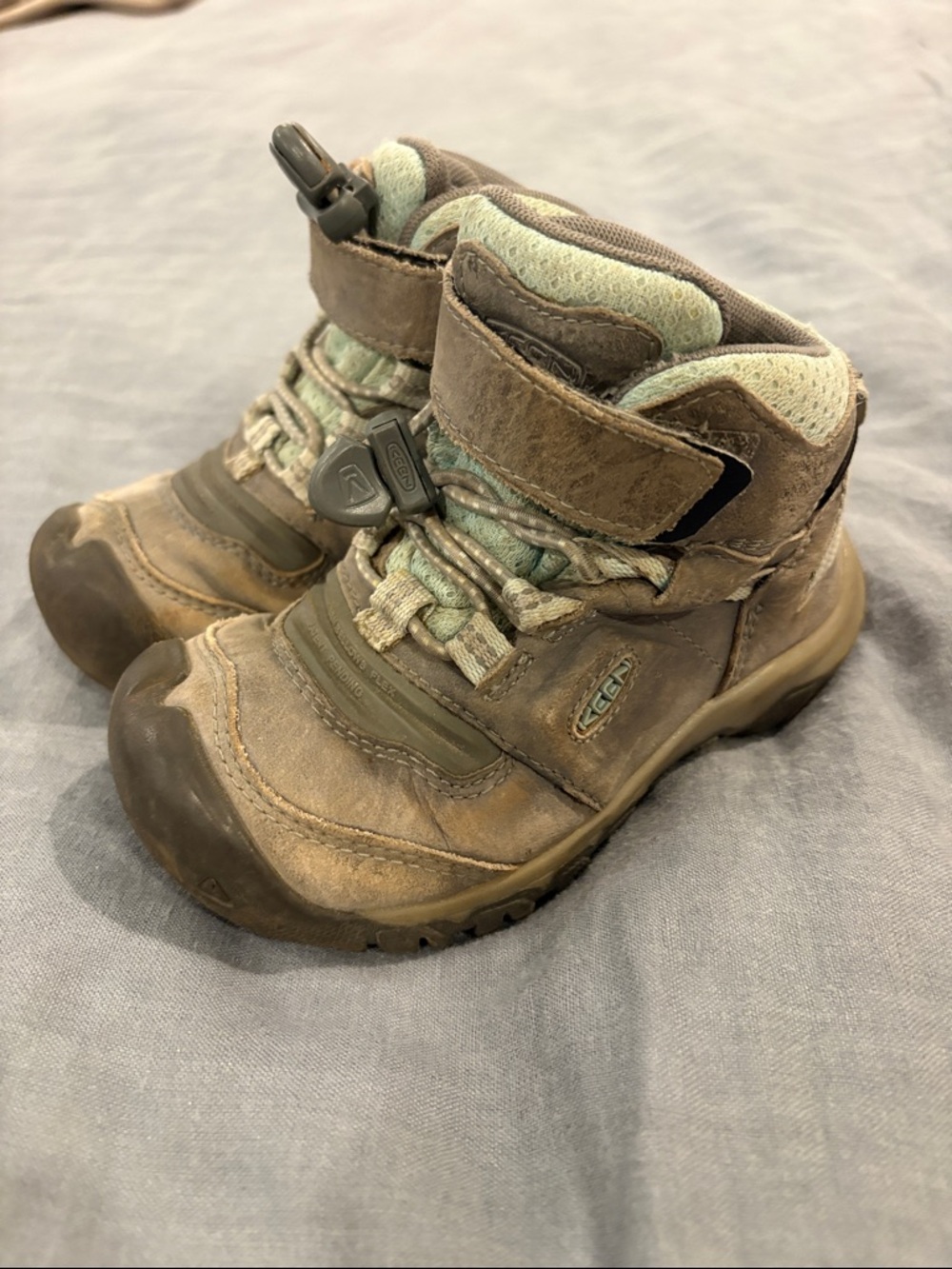 KEEN Little Kids Size8 Gray Boots with Light Green Accents